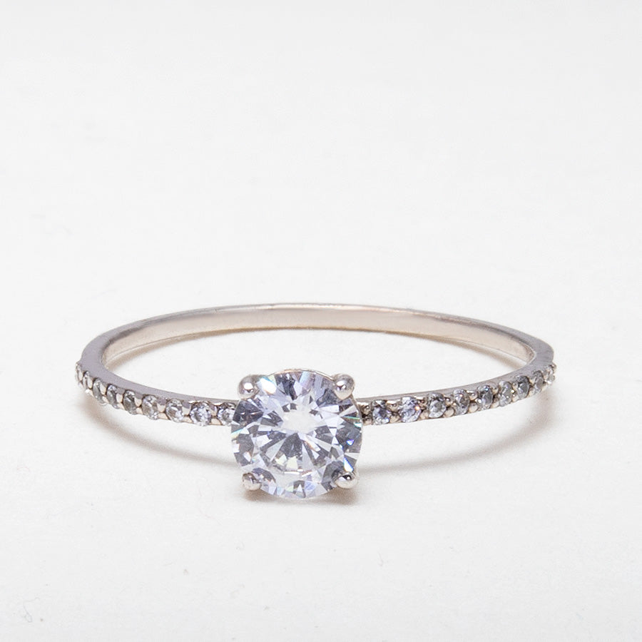 0,5 Carat Moissanite Engagement Ring in 14K white gold with 0.5 CT center stone and diamond accented band.