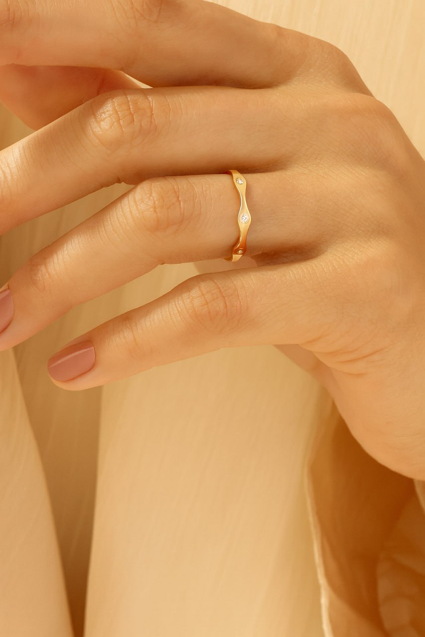 Moissanite Wavy Band on model hand
