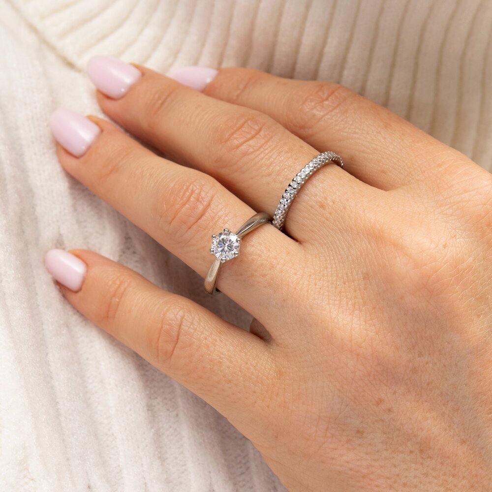 0,5-Carat LAB Diamond Engagement Ring on hand, featuring 0.5 carat lab diamond set in solid gold band.