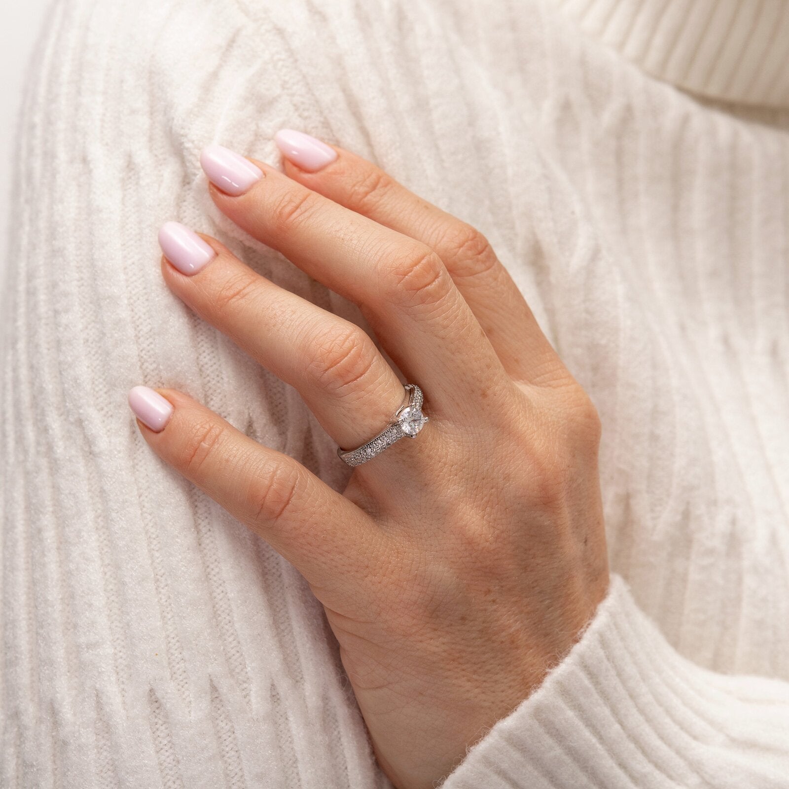 Engagement Moissanite Ring3