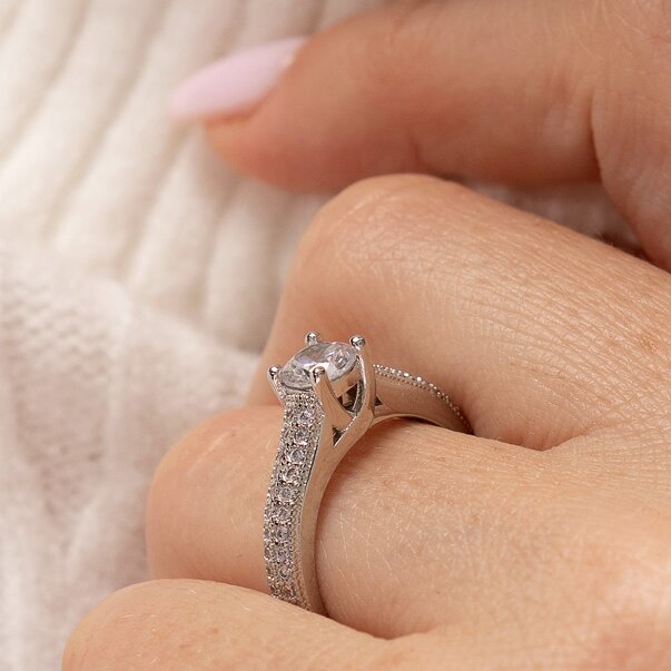 Engagement Moissanite Ring4