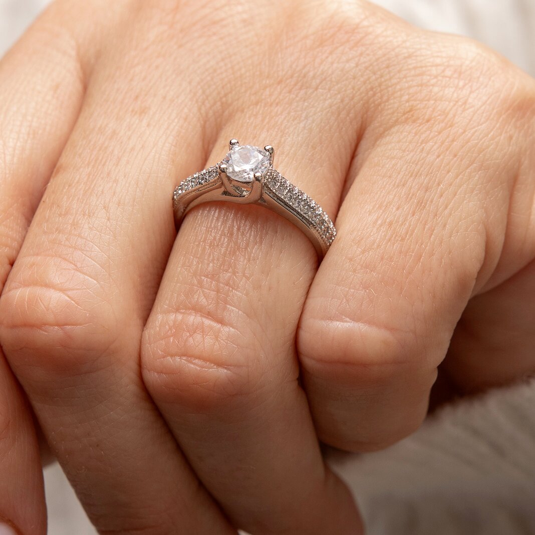 Engagement Moissanite Ring1