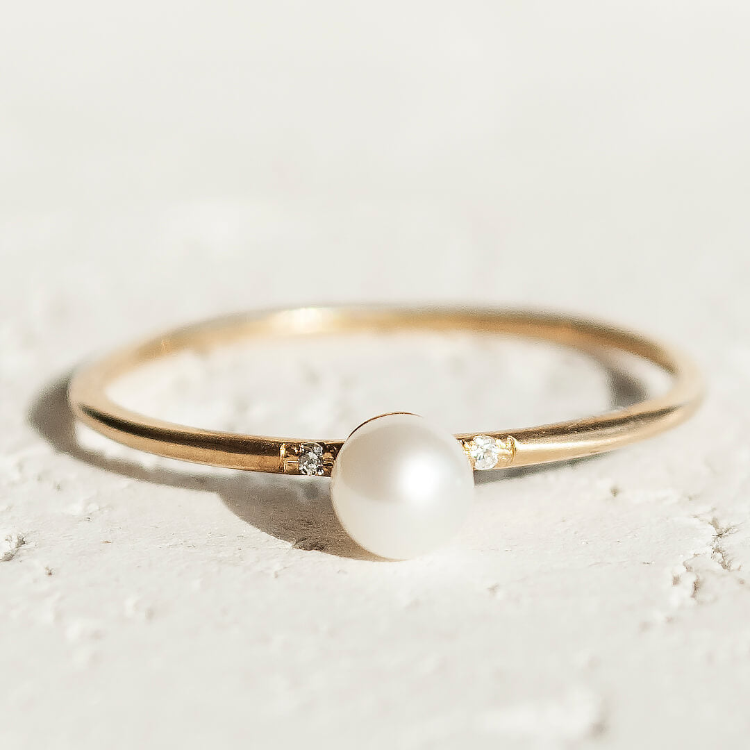 June birthstones-pearl