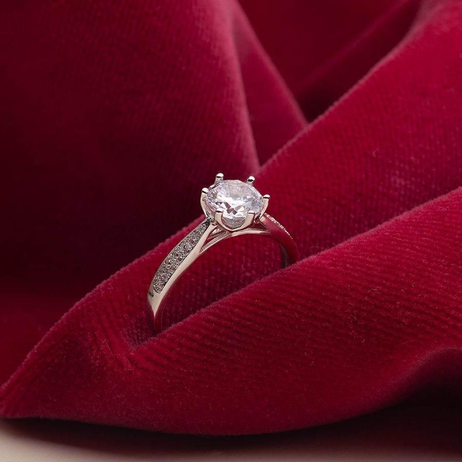 What is Cathedral Setting Engagement Ring