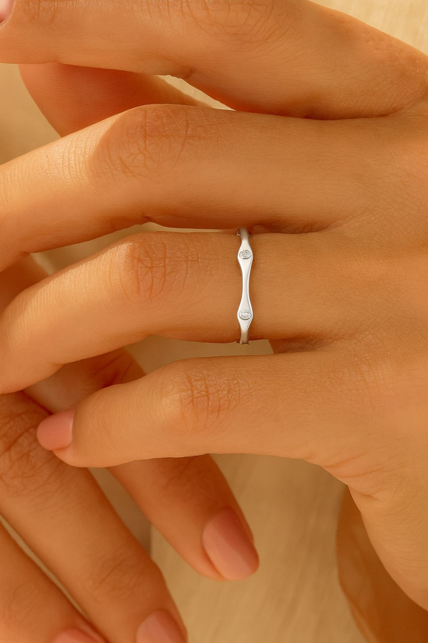 14k White Gold Wavy Band with Moissanites
