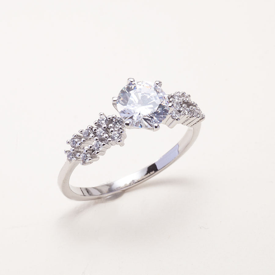 Round Moissanite Engagement Ring2