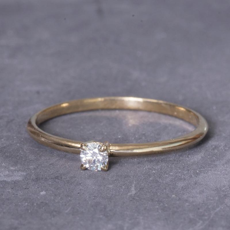 Solo Moissanite Engagement Ring 