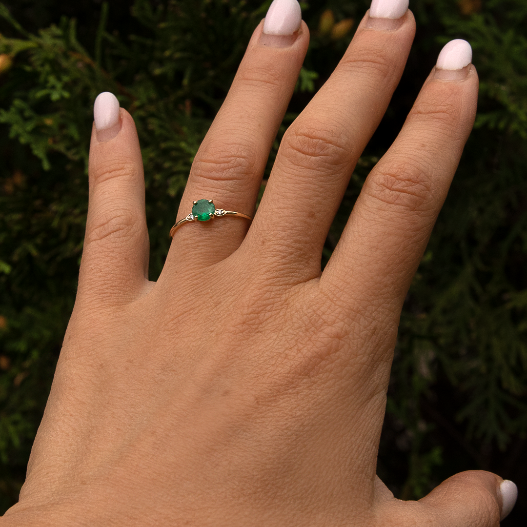 5 mm Emerald Ring with Diamonds