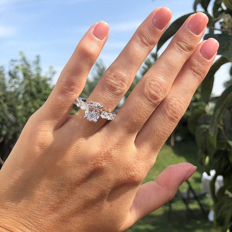 Full Eternity Diamond Engagement Ring_finger_img