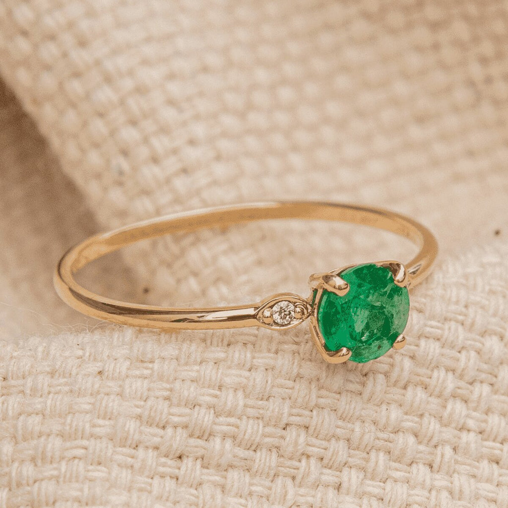 5 mm Emerald Ring with Diamonds98