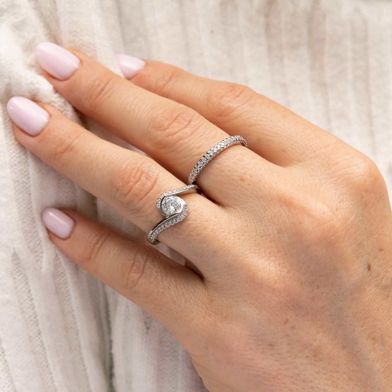 Moissanite Infinity Engagement Ring5