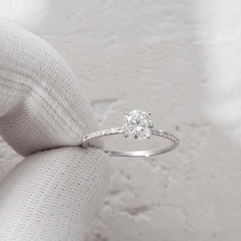 1 Carat Moissanite Crisscross Ring