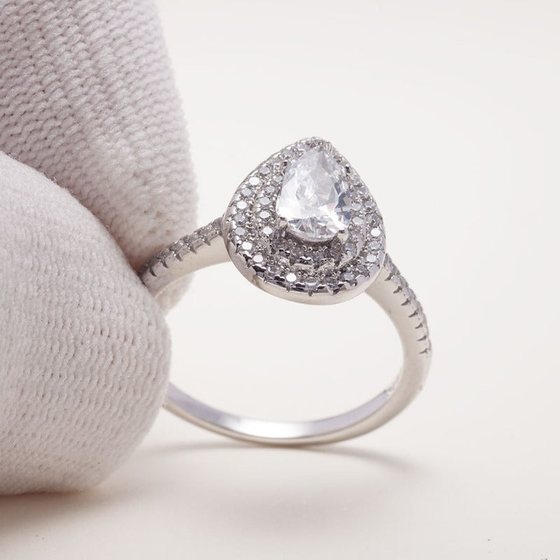 Pear-Shaped Diamond Engagement Ring -img3