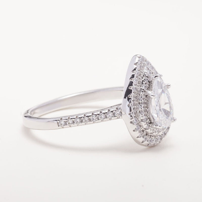 Pear-Shaped Diamond Engagement Ring -img2