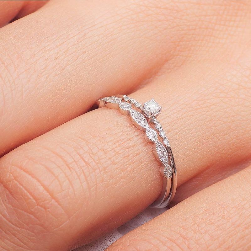 Moissanite Ring Wedding_on_finger