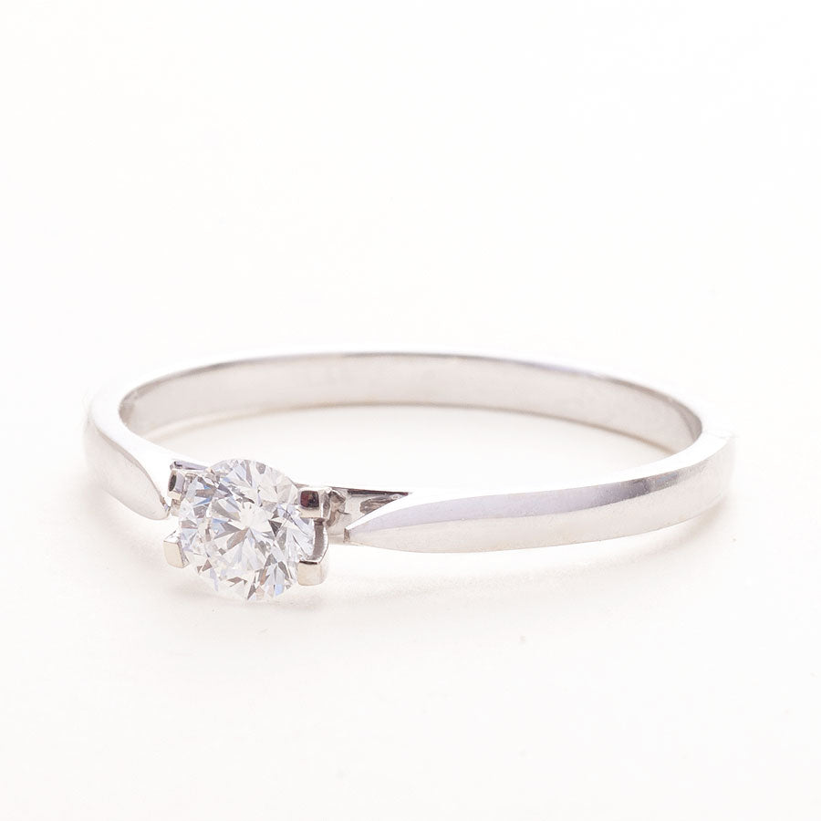 Solitaire Engagement Ring4