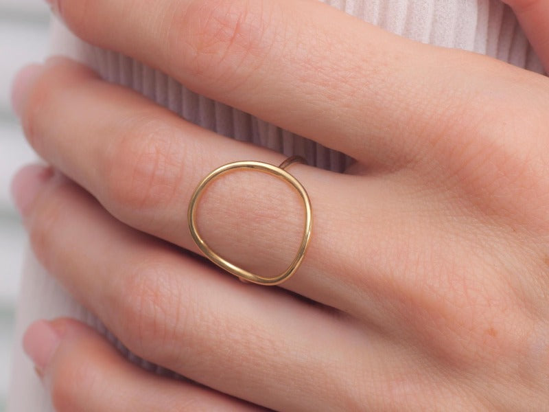 14KYellow Gold Ring_on_finger1