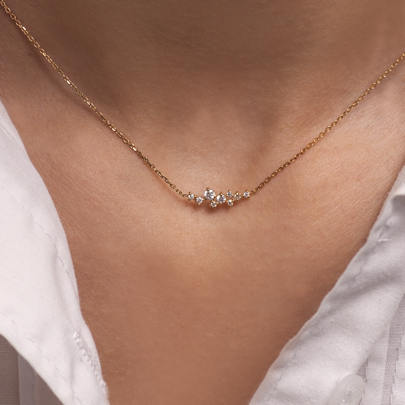 Dainty Necklace with Diamonds_on Neck