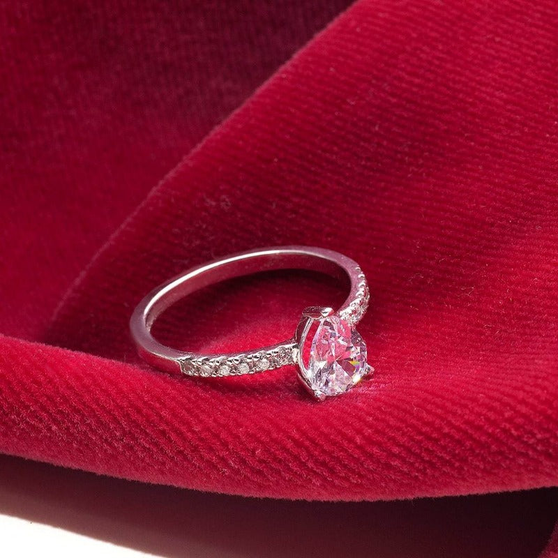 Pear-Shaped Moissanite Engagement Ring3